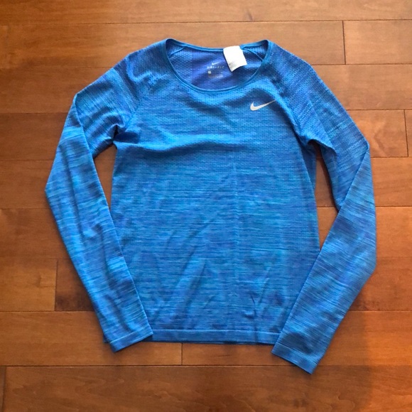 Nike Tops - Nike tee